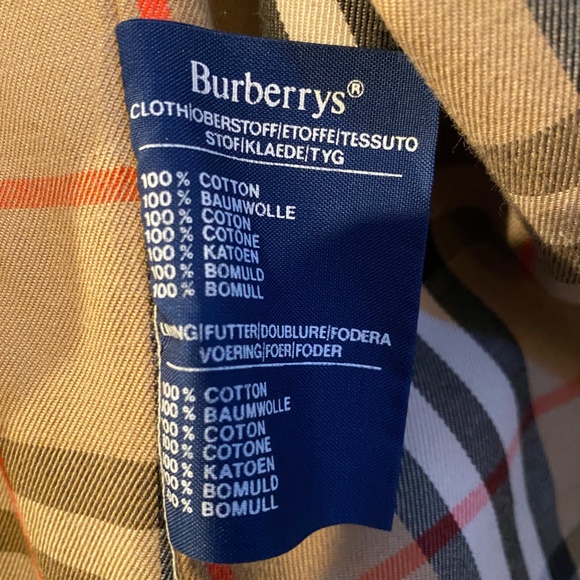 Classic Burberrys London Trench Coat - Picture 10 of 16